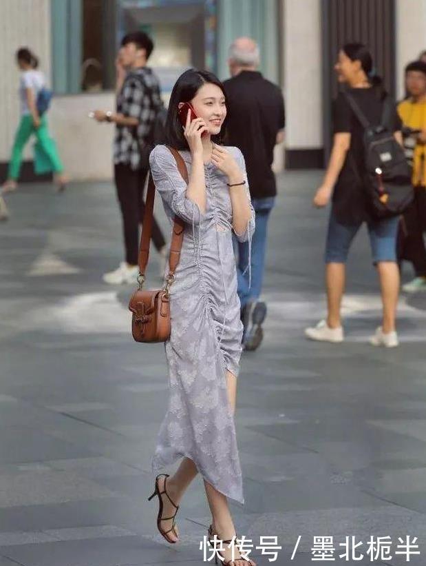  美女|街拍高颜值的美女，性感靓丽，散发出迷人的轻熟风情