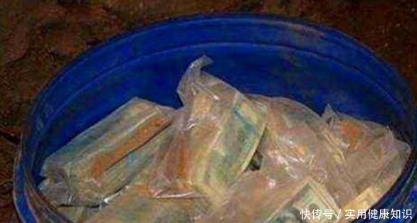  发现|农民清理老宅时发现6个水桶，竟有万张国外旧纸币，价值十亿