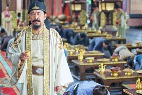 天子|熊孩子爬上龙椅,皇帝问:当天子好玩吗?孩子妙答4字,成功登基