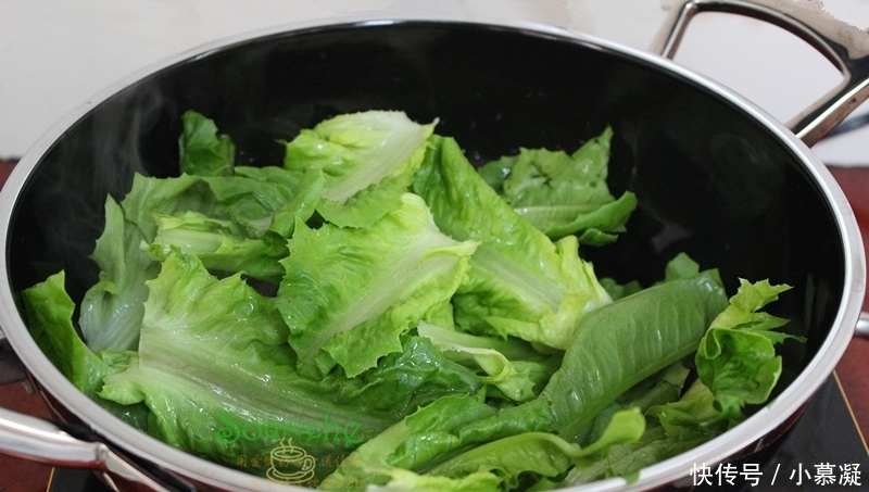 好吃|炒油麦菜时,多加一步,翠绿爽口,清香味美,比饭店还好吃