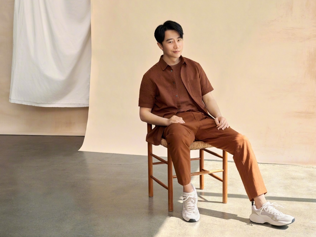 路透图中|《夏日冲浪店》官宣,王一博黄明昊同戴帽,一套衣服分着穿