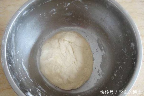 好吃|手把手教你炸油条，不加明矾不用发酵，油条蓬松香酥，好吃还健康