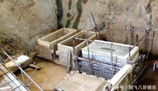 清理|工人清理化粪池, 发现开国皇帝墓, 墓中陪葬品让人惊奇不已