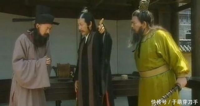 街上|官员在街上骑马, 突然一乞丐大喊: 万岁, 官员则说: 我大祸临头了