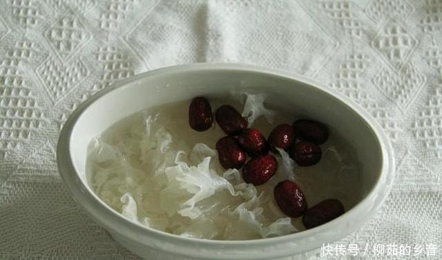  乌黑|红枣与此物一起煮，皱纹消失了，嘴巴不臭了，头发变得乌黑发亮！
