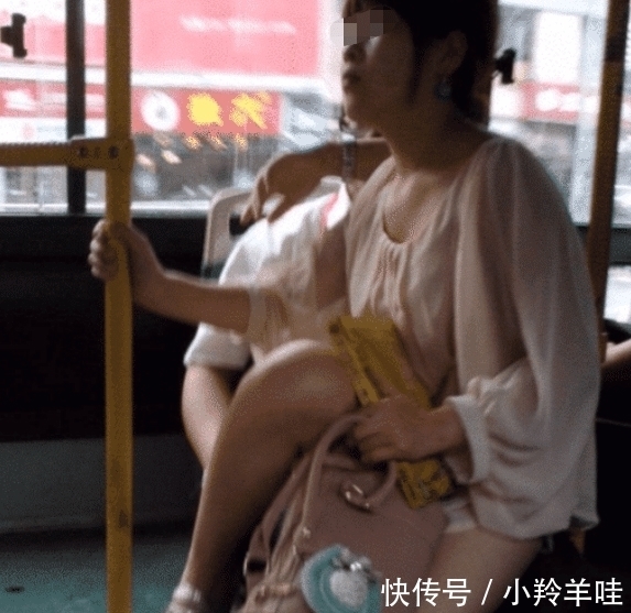 妙龄女子|妙龄女子坐公交,车上乘客尴尬躲开,大爷怒斥“丢爹妈的脸”!