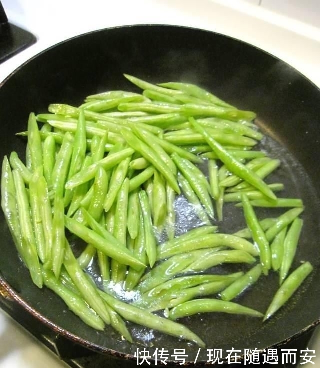  吃法|晒晒我家的晚餐，1个菜1个粥，网友说：这吃法，一看就是南方人