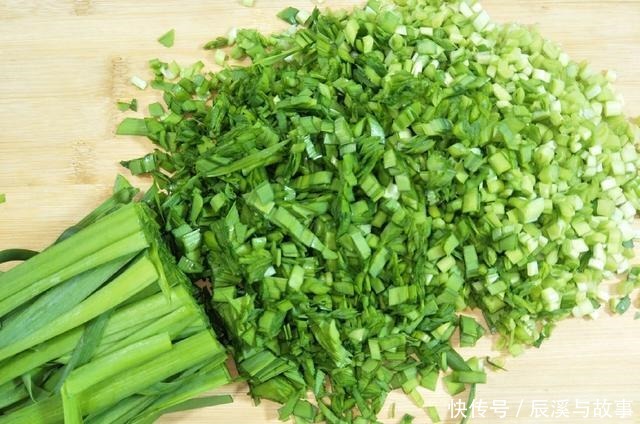 搅拌均匀|春天吃饺子,就爱这个馅,清香不油腻,鲜到流口水