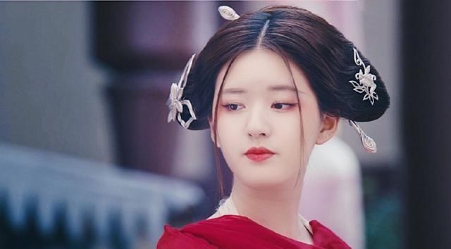 惊艳|古风红衣惊艳登场,现代红装完美结尾,自始至终韩烁都伴芊芊身旁