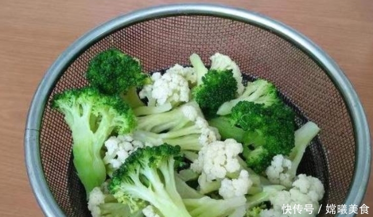 简单|一朵西兰花,一根胡萝卜,简单一焯一拌,还愁吃饭不够香吗?