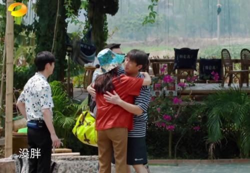 蘑菇|网红和艺人有何区别?薇娅来蘑菇屋,黄磊和何炅的接待已说明一切