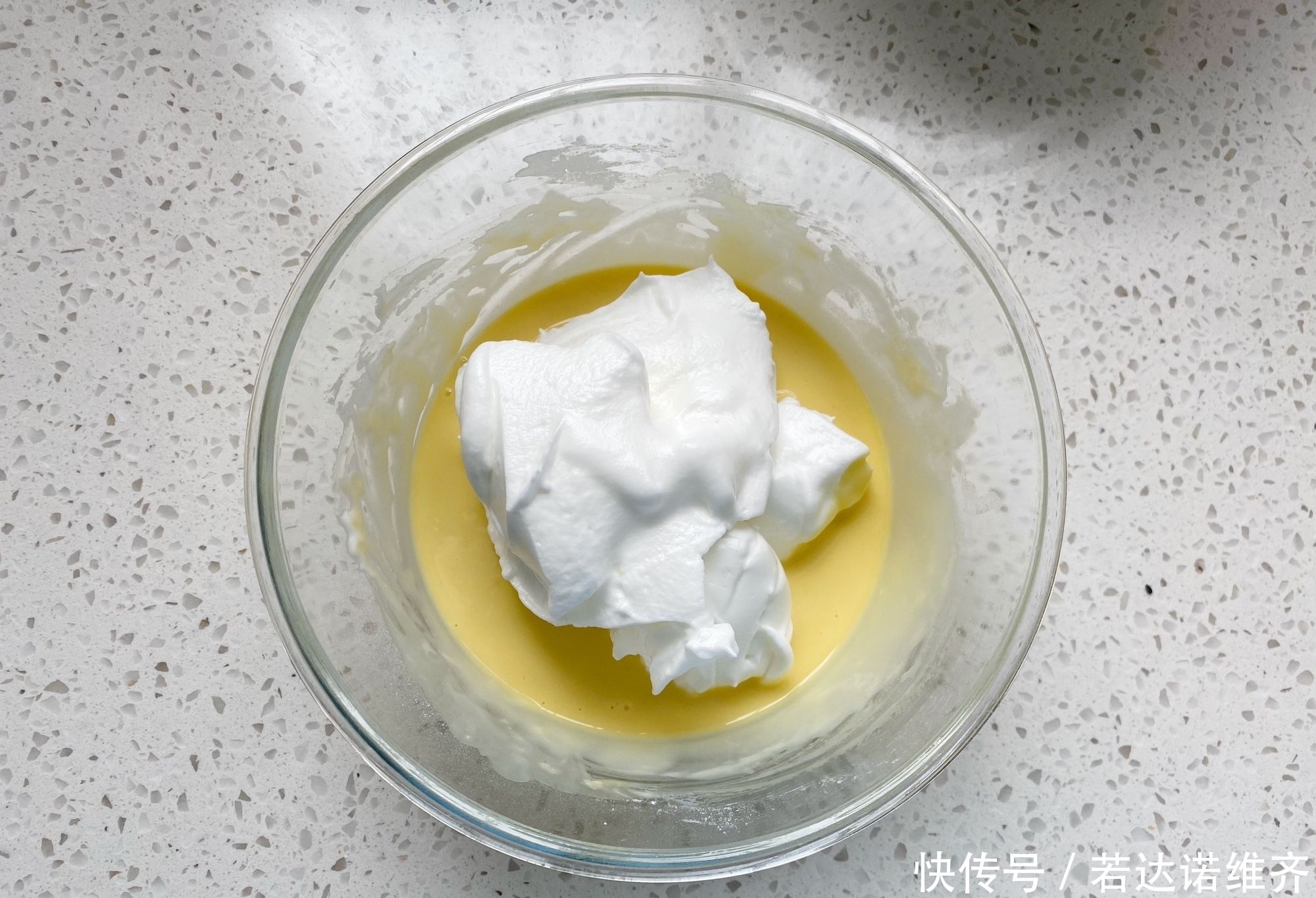 柔软|蛋糕卷最详细的教程,操作方便易成功,细腻柔软怎么卷都不裂