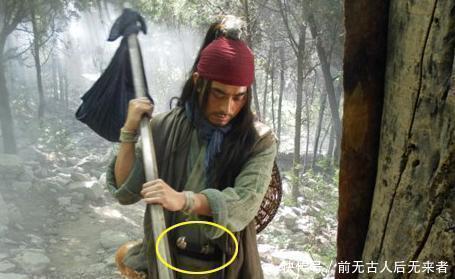  武松打虎|在新版水浒传中, 为何武松打虎带了把匕首
