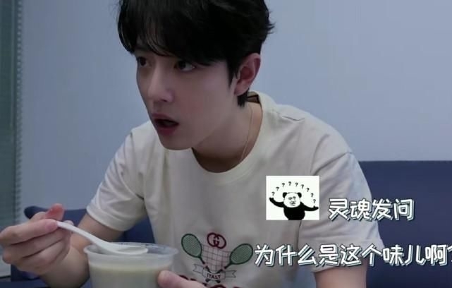 将近|肖战喝豆汁儿变成表情包，镜头下满满求生欲，工作室暗示好事将近