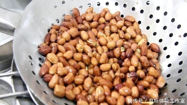  做法|“醋泡花生”用陈醋还是香醋很多人不懂，饭店大厨教你正确做法