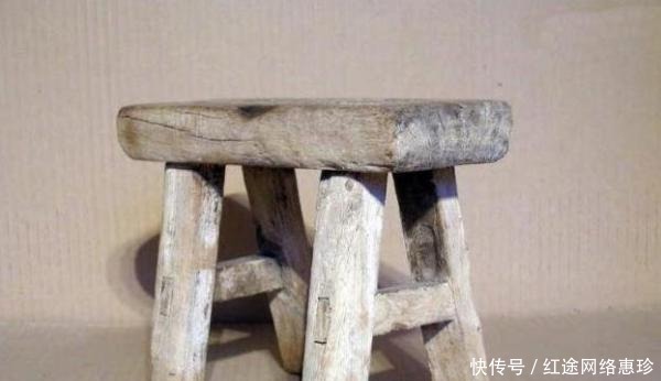 中国|揭秘:中国军队抗日,为啥每人要带一个小板凳?原来有大用途