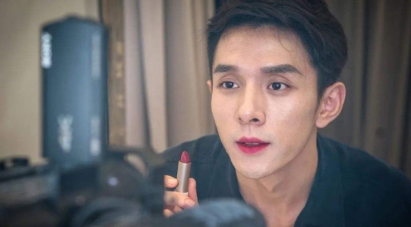  李佳琪|李佳琪拒绝《向往的生活》邀请，薇娅却难当大任，得知原因网友点赞