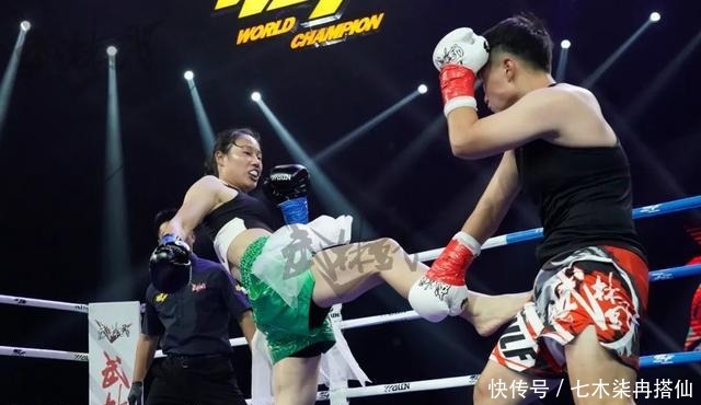  记录|记录精彩瞬间！中国超级新人王赛65KG四强即将决出