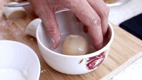  广式|广式甜点“芒果糯米糍”，比雪媚娘制作简单，奶香浓郁，软糯拉丝