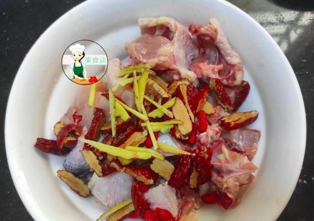 好吃|木耳跟此菜是绝配,蒸一蒸就好,营养好吃不上火,常吃提高免疫力