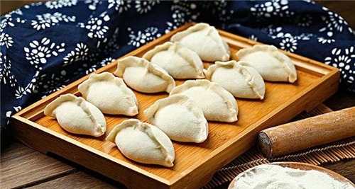 男方家|清宫老太监回忆皇帝大婚当晚,皇后必须先吃一物,你可能也吃过