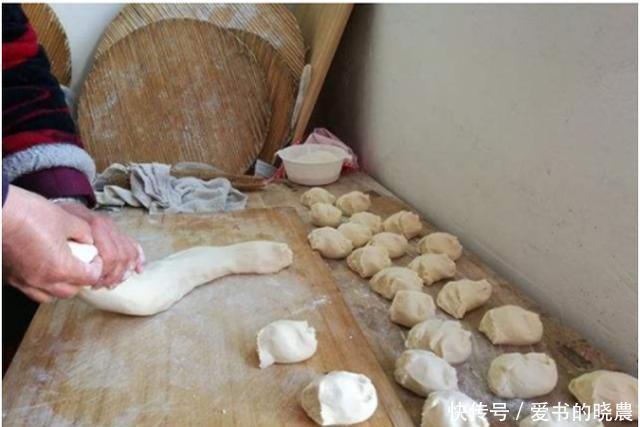 酥软|外面的蒸馒头又硬又难吃掌握这些小窍门,蒸出的馒头酥软香甜