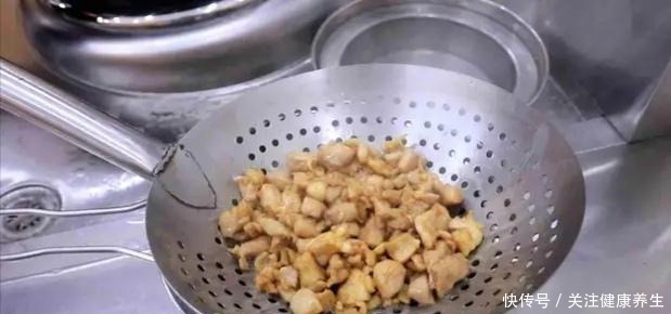 酸酸甜甜|大厨教你正宗的宫保鸡丁,出锅酸酸甜甜又开胃,学会了在家也能做