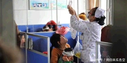为啥|为啥给宝宝输液时,要把针头扎在头上?医生:这样宝宝才少遭罪