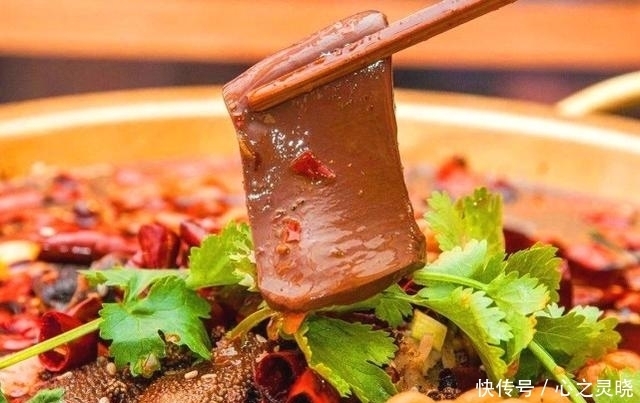 毛血旺|毛血旺的家常做法,汤汁红亮,麻辣鲜香,比外面卖得还好吃!