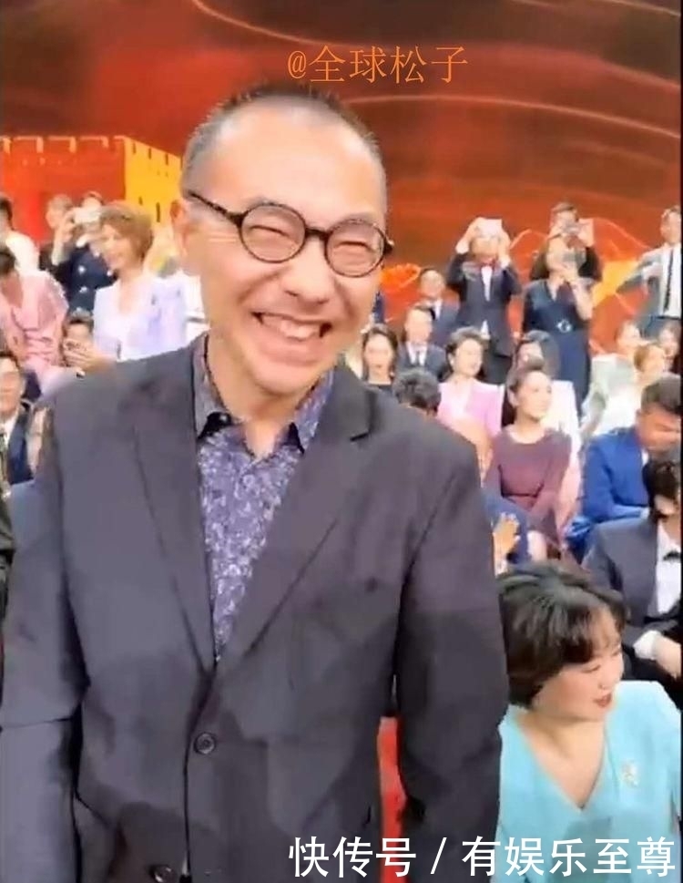 央视|央视节目录制出现失误,董卿朱迅等107位主持人“起哄”齐怼导演