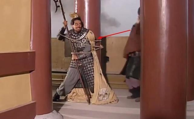 旧版|三国演义：同样是绑吕布，新版五花大绑，旧版确定挣脱不了？