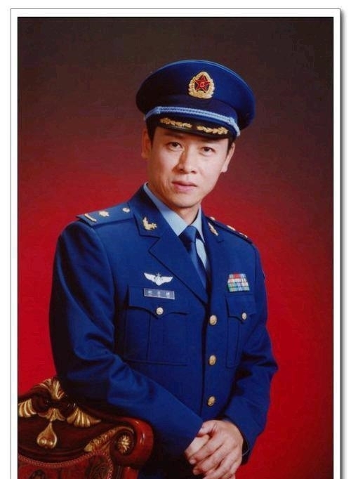  胡亚捷|胡亚捷与妻子3次离婚大战，为何不但没得逞反而还“割地赔款”？