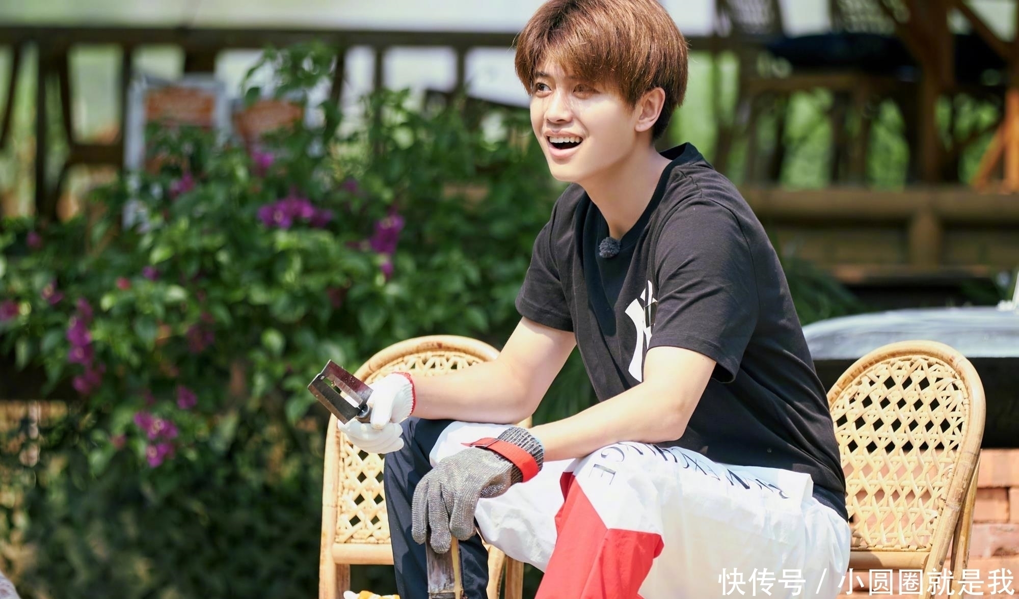  粉丝|根本停不下来！任嘉伦做客综艺像个吃播，粉丝喊话直播