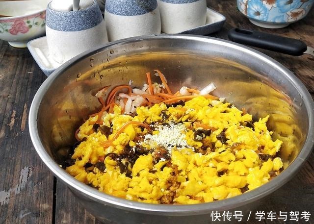 用筷子|大白菜这样吃才解馋,不炖不炒,连吃三天都不腻,出锅比吃肉香