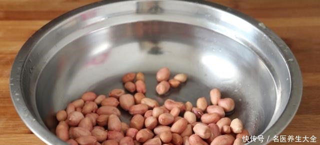 莲藕花生米丸子|吃了几十年的莲藕,这吃法第一次见,出锅鲜香味美待客有面子