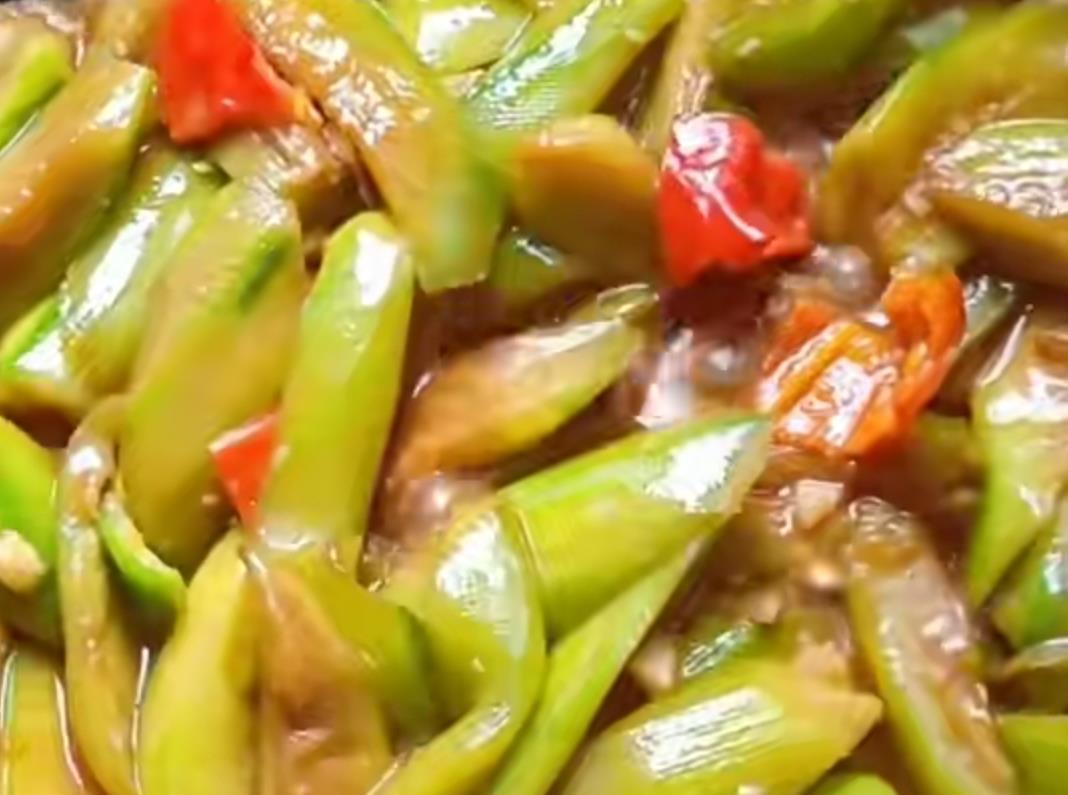  丝瓜炒鸡蛋|8月吃这个瓜最鲜，应季吃消热解暑，补充营养，还不怕长胖