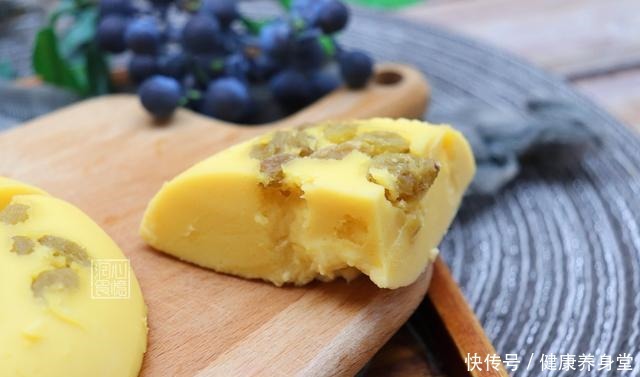 食材|不用烤箱和打蛋器,4种食材搅一起上锅蒸,做零失败不上火蒸蛋糕