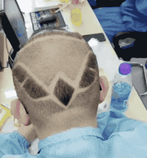 苹果|搞笑GIF：弟弟每天都会给姐姐洗苹果吃