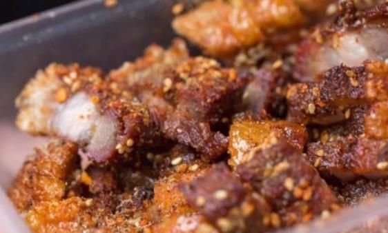 种小吃|刷爆抖音的“无名”小吃,1根25元,食客排长队买到就是赚到