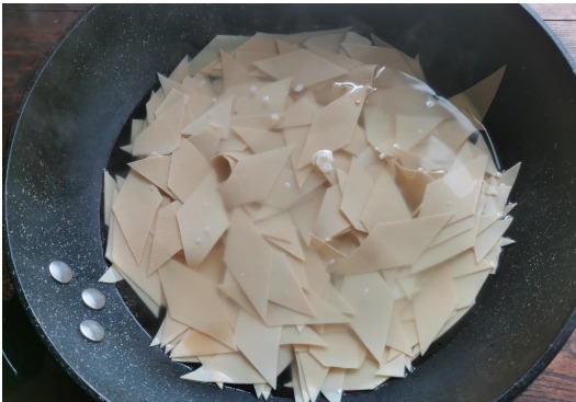 做法|把包菜和这两种食材一起搭配做,做法简单,清淡开胃,酸爽下饭