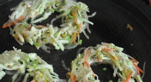 省事|降温后得多吃这玩意，当作早餐儿子爱吃，营养又省事，还甭和面呢