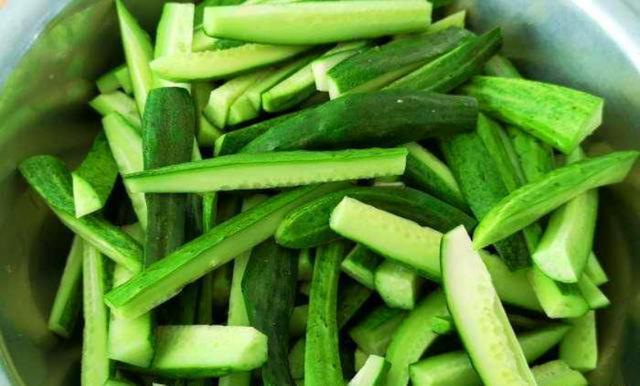 不坏|腌黄瓜时,多加这1步,黄瓜又脆又绿,放半年也不坏,太好吃了