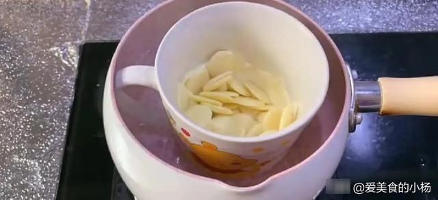 瞬间|最简单的网红甜品仙桃奶冻,抖音百万赞神仙甜品,敲开瞬间超治愈