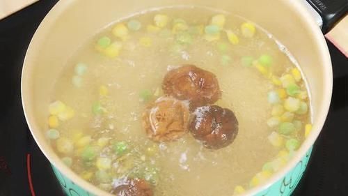 大火|豪华版海鲜粥做法,熬粥你用大火还是小火小火慢熬营养不流失