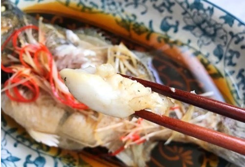  厨师长|清蒸鲈鱼时，放盐和料酒都不对？厨师长教你正确做法，太香了