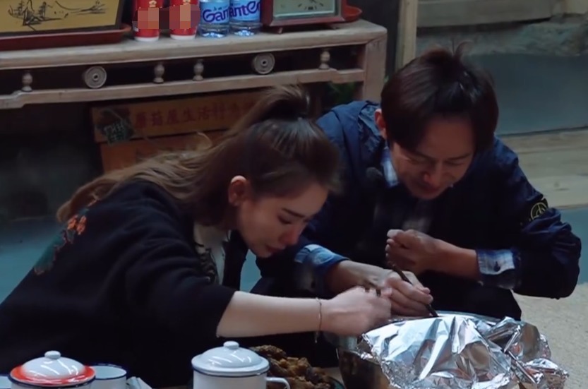  抢先|任贤齐提议和黄磊做邻居，不料被人抢先，戚薇才是搬家蹭饭第一人