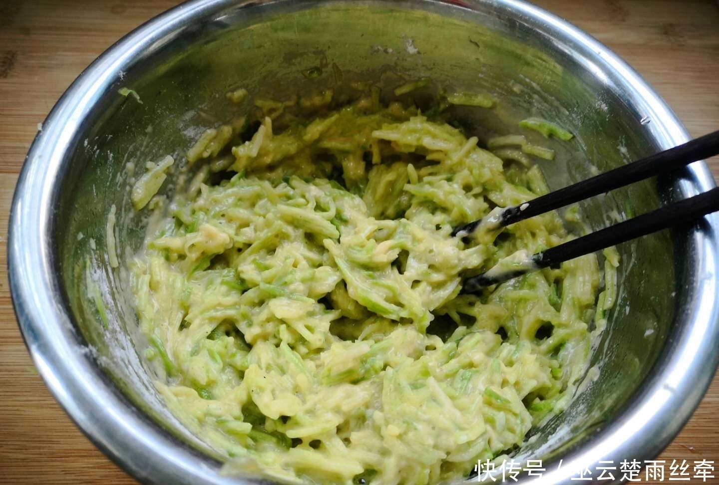 营养|春天多给孩子做这小饼吃,简单好吃,营养易吸收,孩子个头长得快