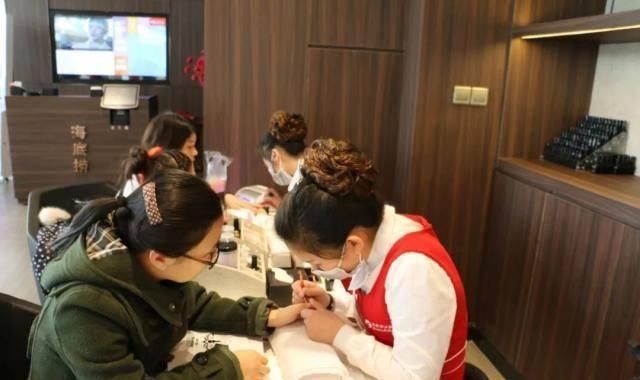 海底|海底捞全国“通用暗号”说完立马送西瓜,网友屡试不爽