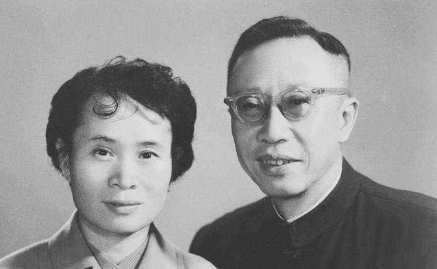 李玉琴|末代皇帝溥仪共有几个老婆？分别是谁？哪个曾让他下跪