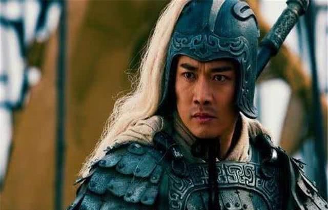 马超|一样是五虎将,为何应对乱箭,马超摔下马,赵云却毫发无伤